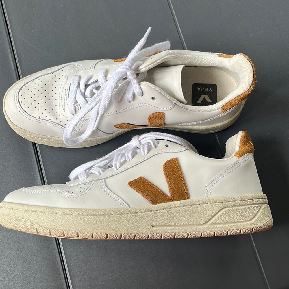 Veja V-10 Sneakers